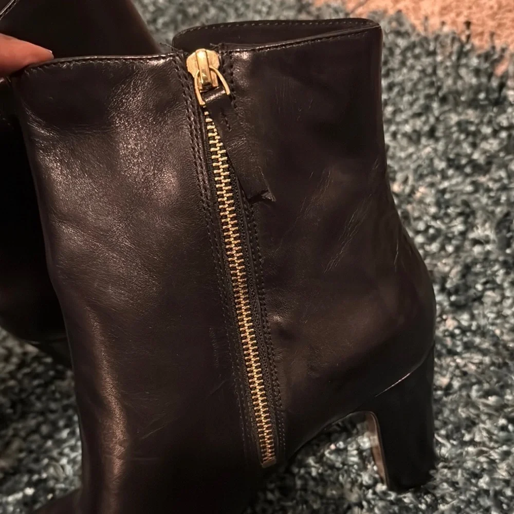 LIKE NEW Nine West Black Ankle Booties with Chunky Heel Leather